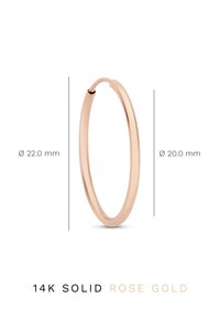 14K massief rozengouden oorringen met een gladde afwerking, met diameters van 22,0 mm en 20,0 mm, die een circulair ontwerp tonen.