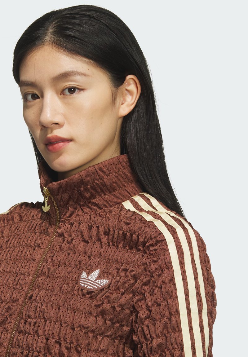 adidas Originals SMOCKED - Lehká bunda - preloved brown