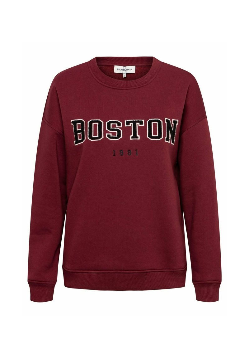 Bordeaux sweatshirt met "BOSTON" in grote zwarte letters en "1991" eronder. Zachte textuur, ronde hals, en geribbelde manchetten en onderrand.