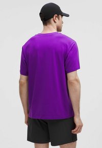 lululemon ZEROED IN SHORT SLEEVE - Basic póló - college purple