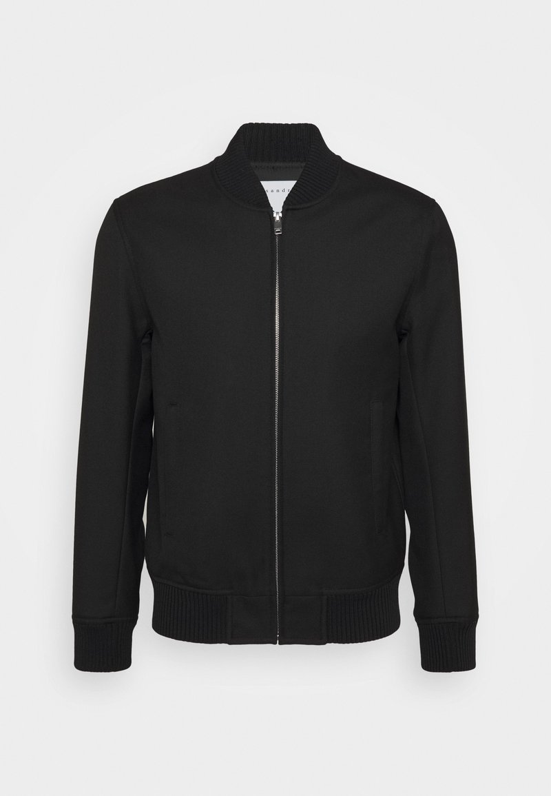 Sort bomberjakke med lynlås, ribstrikket krave, manchetter og kant, vist på en ensartet lys baggrund.