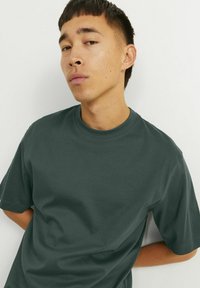 Jack & Jones JJEURBAN EDGE TEE NOOS - Basic T-shirt - forest river