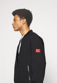 HUGO BALVIN - Blusão aviador - black