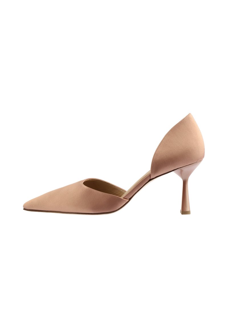 Naakte pump met hoge hak, puntige neus en een uitsnijding aan de zijkant. Gemaakt van glad materiaal, met een slanke hak en minimalistische accenten.