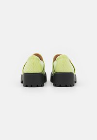 Monki Sapatos sem atacadores - green