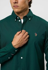 U.S. Polo Assn. CALVERT REG FIT - Marškiniai - rain forest