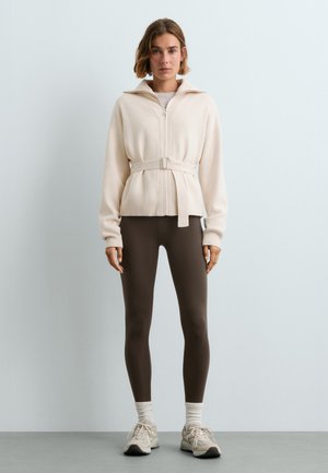 OYSHO, HIGH-NECK BELTED JACKET - Gilet - ecru