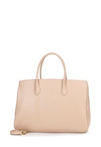Bolso tote de piel beige con superficie lisa y texturizada, dos asas superiores y correa de hombro desmontable, con un diseño minimalista.