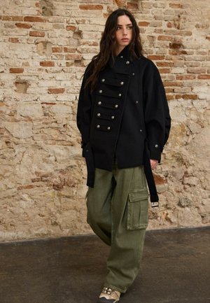 Stradivarius, HIGH-NECK BUTTON JACKET - Veste légère - black