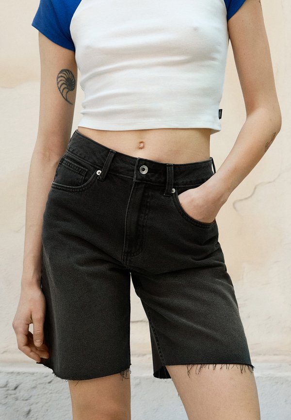 SIRELLE CUT-OFF JORTS - Jeans Shorts