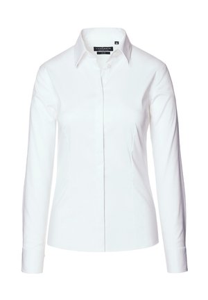 Biała koszula zapinana na guziki wykonana z gładkiej bawełny, z klasycznym kołnierzykiem, długimi rękawami i dopasowanym krojem. Posiada centralną listwę guzikową.