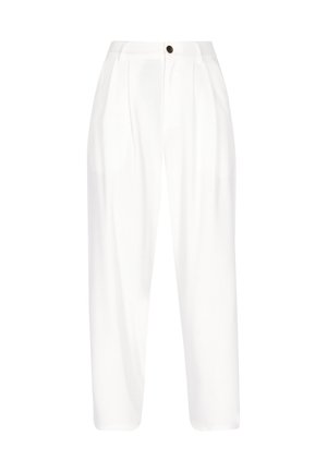 Fehér, magas derekú, szabott nadrág redőkkel, övbujtatókkal és elöl egy fekete gombbal záródik.