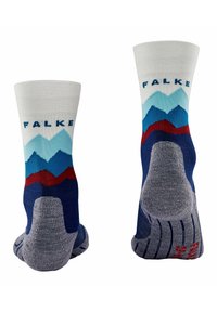Calzini a manica corta multicolori con motivi di montagne blu, rossi e bianchi. Realizzati in tessuto con zone rinforzate in grigio per il tallone e la punta.