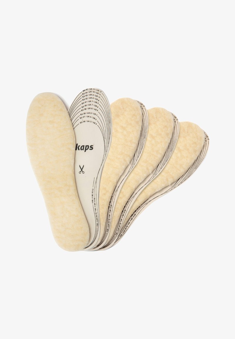 Fem aftagelige indlægssåler med en beige, strukturæoverflade og en hvid base, der har målemarkeringer til forskellige skostørrelser.