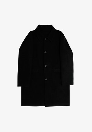 Schwarzer Wollmantel mit Kragen, langen Ärmeln, Knopfverschluss und zwei Vordertaschen. Einfaches, gerades Design ohne sichtbare Muster oder Akzente.