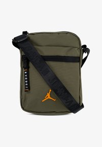 Unselected, medium olive