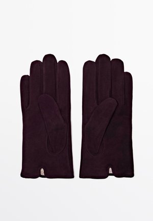Donkerpaarse handschoenen van zacht, glad materiaal, met een nauwsluitende pasvorm, verlengde lengte en een enkele geventileerde ontwerp op elke pols.