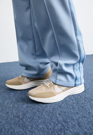 Matalavartiset tennarit - beige