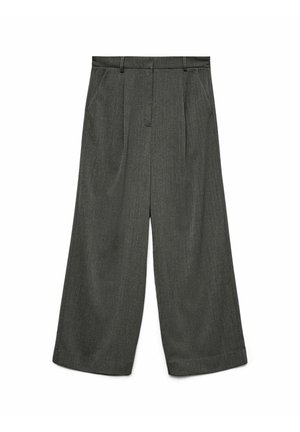 Pantalones de pierna ancha gris, con un tejido texturizado, pliegues en la parte delantera, presillas para cinturón y un corte recto. Sin hardware visible ni bolsillos.