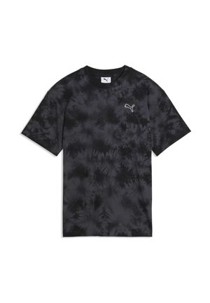 Czarny t-shirt tie-dye z okrągłym dekoltem, krótkimi rękawami oraz małym białym logo Puma na lewej stronie klatki piersiowej. Miękka bawełniana tkanina.