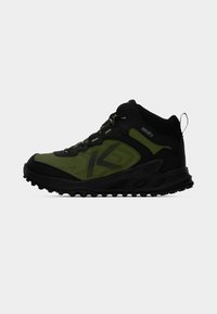 Πράσινα και μαύρα ορειβατικά μποτάκια με επάνω μέρος από υφασμάτινο διχτυωτό υλικό, λαστιχένια σόλα και ενισχυμένη μύτη. Διαθέτουν κορδόνια και θηλιά στο πίσω μέρος.