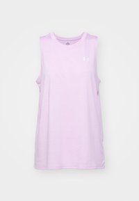 Camiseta sin mangas de deporte en color púrpura claro, hecha de una tela suave, con el logo de Under Armour en blanco en el pecho. Textura suave, ajuste casual.