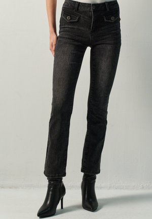 Koroshi, JEANS RECTOS CON TACHUELAS - Jeans slim fit - black denim