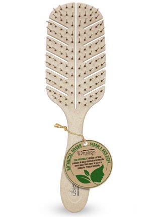 Brosse à cheveux éco-responsable beige avec des poils espacés, un design de ventilation en forme de feuille et une étiquette ronde mettant en avant les matériaux paille et balle de riz.