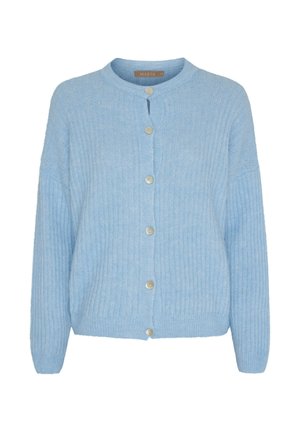 Lyseblå ribstrikket cardigan med rund halsudskæring og seks hvide knapper foran, lange ærmer og et blødt tekstureret stof.