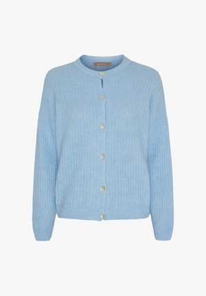 Lyseblå ribstrikket cardigan med rund halsudskæring og seks hvide knapper foran, lange ærmer og et blødt tekstureret stof.
