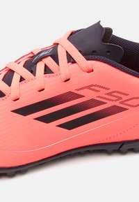 adidas Performance F50 CLUB TF UNISEX - Scarpe da calcio per terreni sintetici - turbo/aurora black/platin metallic