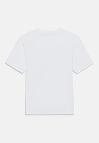 Λευκό κοντομάνικο μπλουζάκι κατασκευασμένο από βαμβάκι. Διαθέτει στρογγυλή λαιμόκοψη και ίσια γραμμή. Χωρίς ορατά σχέδια ή διακοσμητικά στοιχεία.