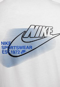 Nike Sportswear GRAPHIC TEE - T-shirt con stampa - white