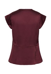 Burgundy satinblus med korta ärmar, rundad halsringning och peplumslut. Slät yta med en lätt glans.