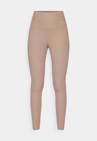 Επιλέχθηκε, mink brown/white