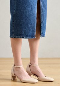 Izbrano, dream ivory