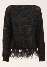 Czarny sweter z dzianiny o luźnym kroju, z dekoltem w serek i ozdobnymi frędzlami na dole, tworząc teksturowane akcenty na całej powierzchni.