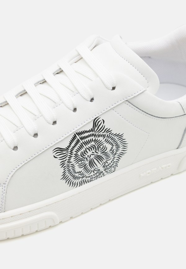 THEO SCREEN IN TIGER ICON TEXTURED AND RELIEF  - Trainers3