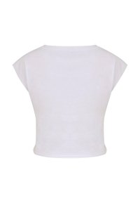 Fehér, rövid ujjú crop top, puha pamutból készült. Kerek nyakkivágással és sima textúrával rendelkezik, egyszerű, letisztult dizájnnal.