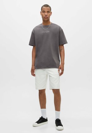 WITH FRONT SLOGAN - Print T-shirt - dark grey