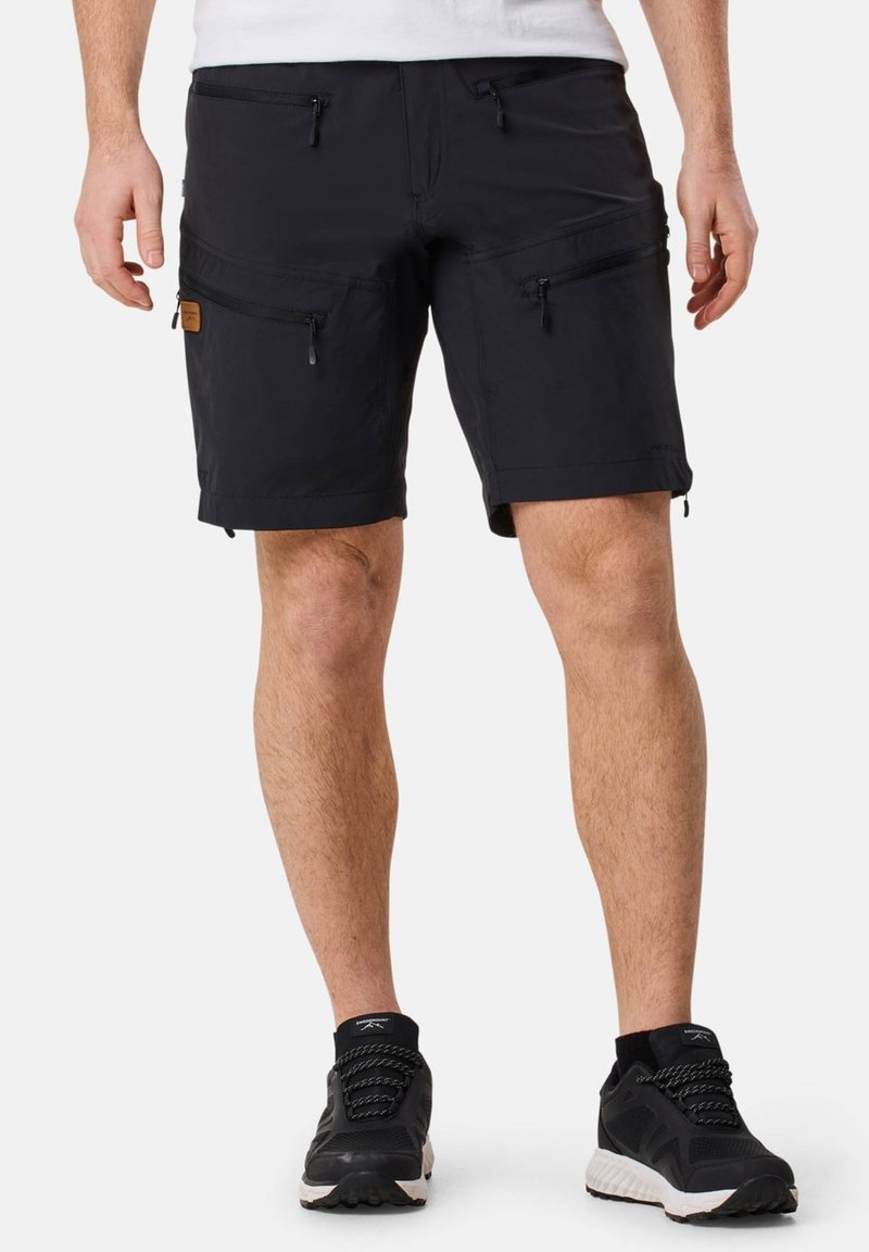 Schwarze Shorts mit mehreren Reißverschlusstaschen, aus leichtem Material, mit lockerer Passform und dezentem Markenlogo-Detail an der Seite.