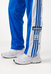 Thumbnail Image 8