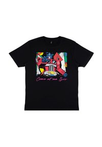 Czarny bawełniany t-shirt z kolorową grafiką przedstawiającą transformującego się robota oraz wyraźnym, różowym napisem. Krótkie rękawy i fason z okrągłym dekoltem.