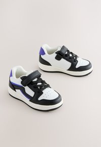 Unselected, monochrome