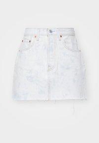 Ikke valgt, maybe blue skirt