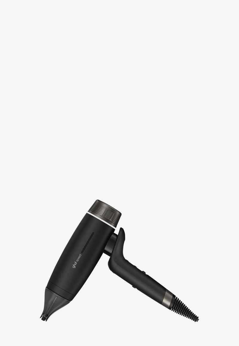 Sèche-cheveux portatif noir avec embout concentreur, écran numérique et grille d'entrée d'air arrière texturée sur fond blanc.