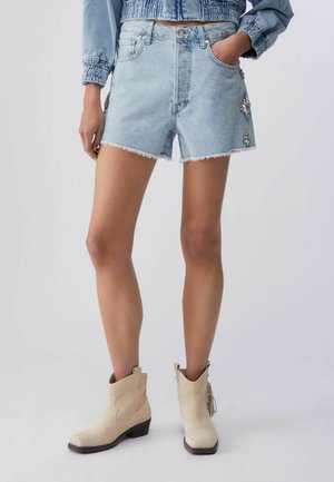 WITH EMBROIDERED JEWELS - Kratke hlače iz džinsa - blue