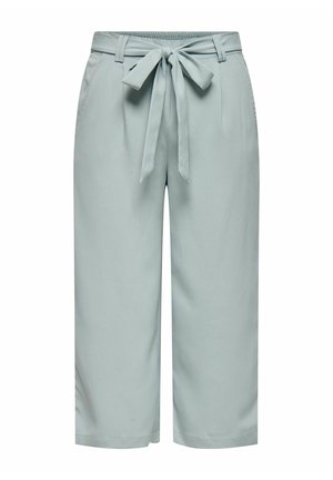 Lys blå bukser med vide ben, elastisk midje og belte i samme materiale. Laget av glatt stoff med subtile teksturdetaljer.