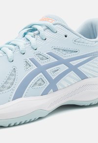 ASICS UPCOURT 6 - Volejbalové boty - cool grey/grey blue