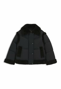 Giacca a vento nera con colletto in pelliccia sintetica e rifiniture. Presenta chiusura con bottoni, tasche laterali e design trapuntato, offrendo calore e texture.